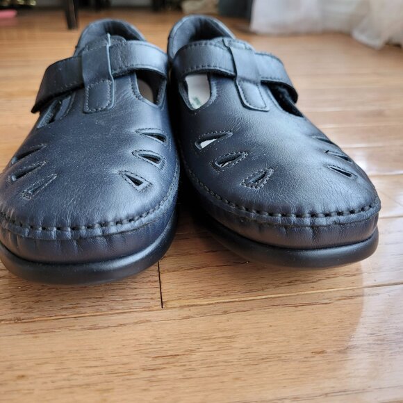 SAS Navy Blue Leather Flats - Picture 3 of 14